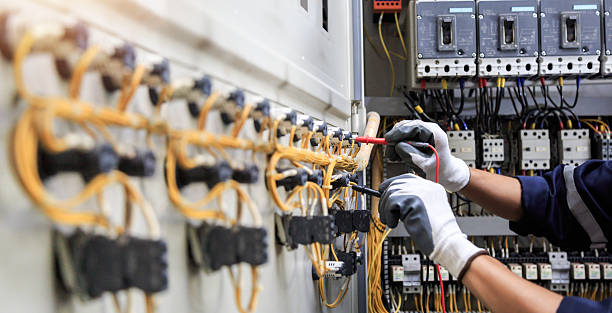 Professional Electrician technician working in Vineyards, FL